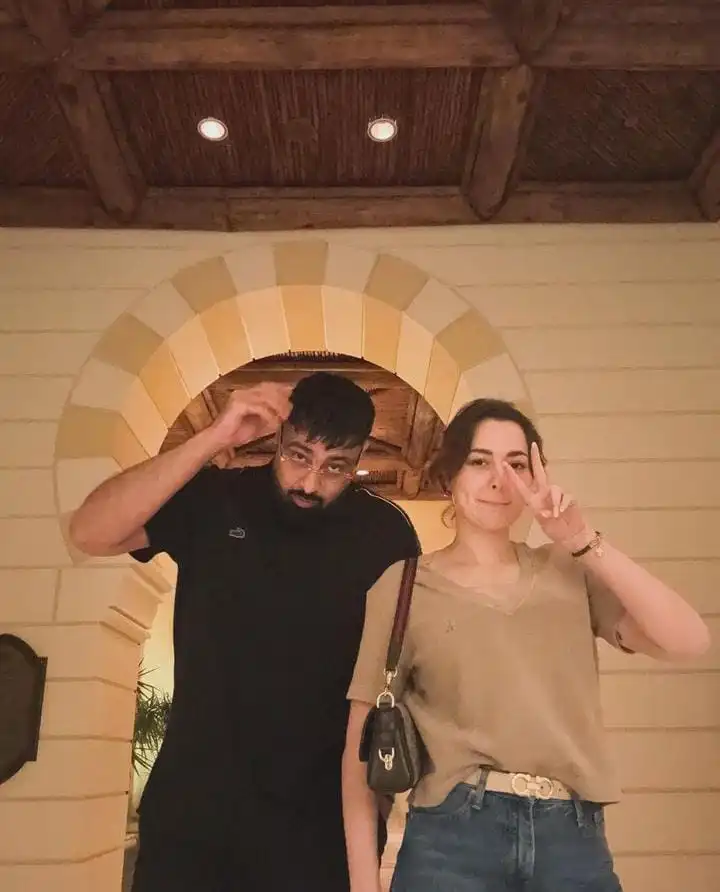 Hania Aamir: के साथ दुबई में घूम रहे बादशाह, फैन ने कहा 'सबसे प्यारा कपल' Hania Aamir: के साथ दुबई में घूम रहे बादशाह, फैन ने कहा 'सबसे प्यारा कपल'