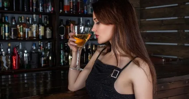 Allied Blenders and Distillers Limited IPO है बहुत बडा IPO, कम्पनी देगी 5.33 करोड़ शेयर और जुटायेगी 1500 करोड़ रु. पढ़े सम्पूर्ण जानकारी: Allied Blenders and Distillers Limited IPO है बहुत बडा IPO, कम्पनी देगी 5.33 करोड़ शेयर और जुटायेगी 1500 करोड़ रु